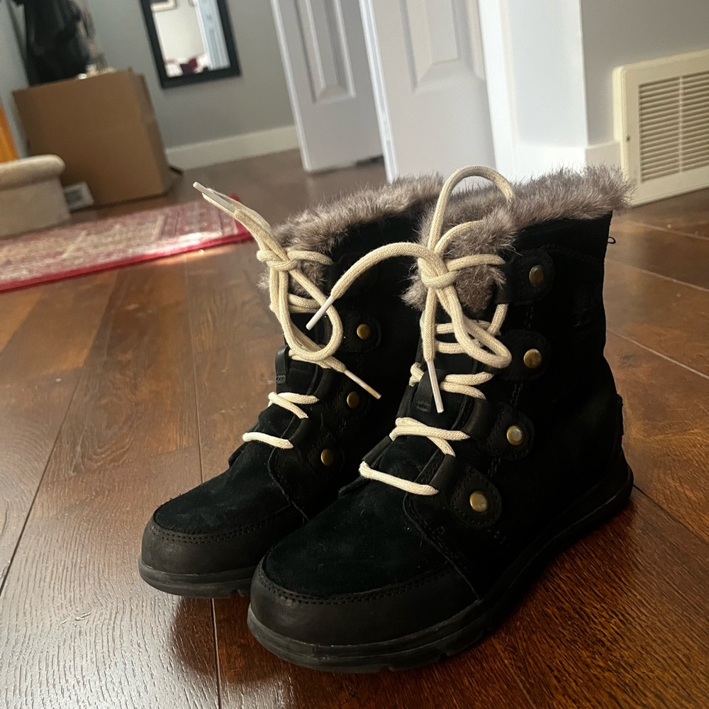 Sorel Black Boots with Fur Trim